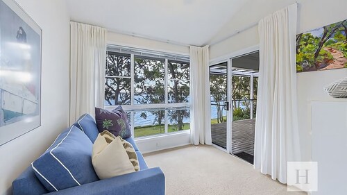 Relaxing Getaway - 3 Bed Waterfront Cottage