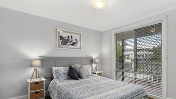 3 bedrooms, iron/ironing board, bed sheets