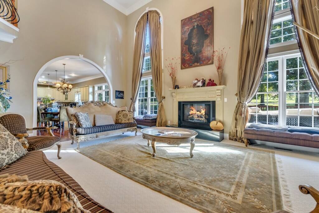 Televisión y chimenea 