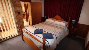 4 bedrooms, iron/ironing board, free WiFi, bed sheets