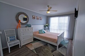 3 عدّة غرف نوم ومكتب ومكواة/لوح كي وسرير سفر