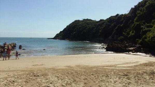 Beach nearby - Hosting DaCosta (Penha)