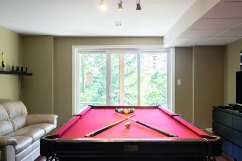 River Views | Pool Table | EV Charger | Hiking Trails | Near Niagara Falls