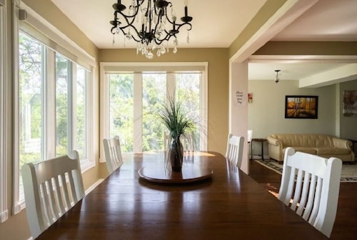 River Views | Pool Table | EV Charger | Hiking Trails | Near Niagara Falls