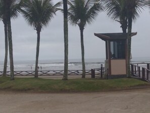 Beach - House in a Hanga Roa Resort in Bertioga. Gated community (Bertioga)