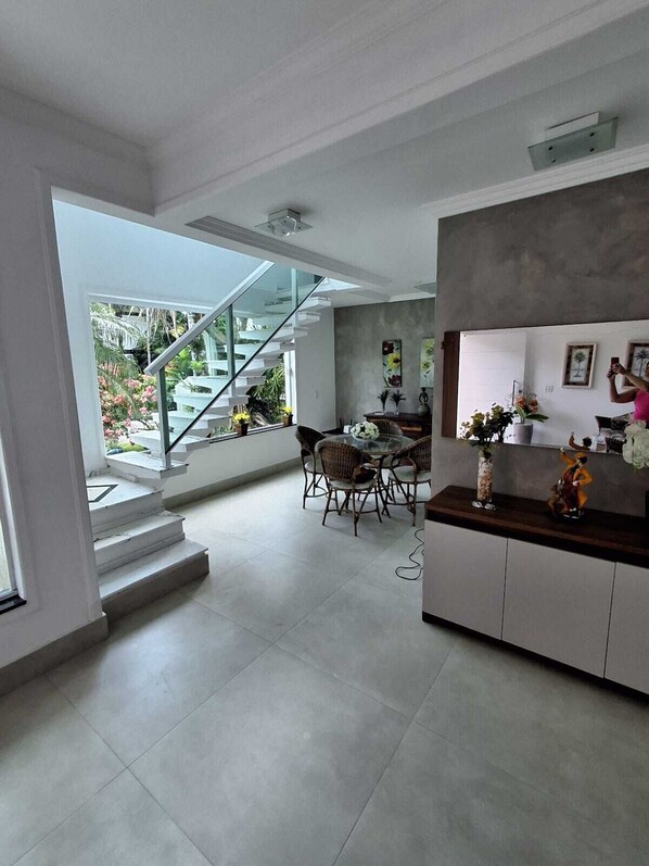 Interior - House in a Hanga Roa Resort in Bertioga. Gated community (Bertioga)