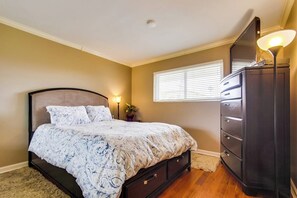 1 slaapkamer, een strijkplank/strijkijzer, gratis wifi, beddengoed