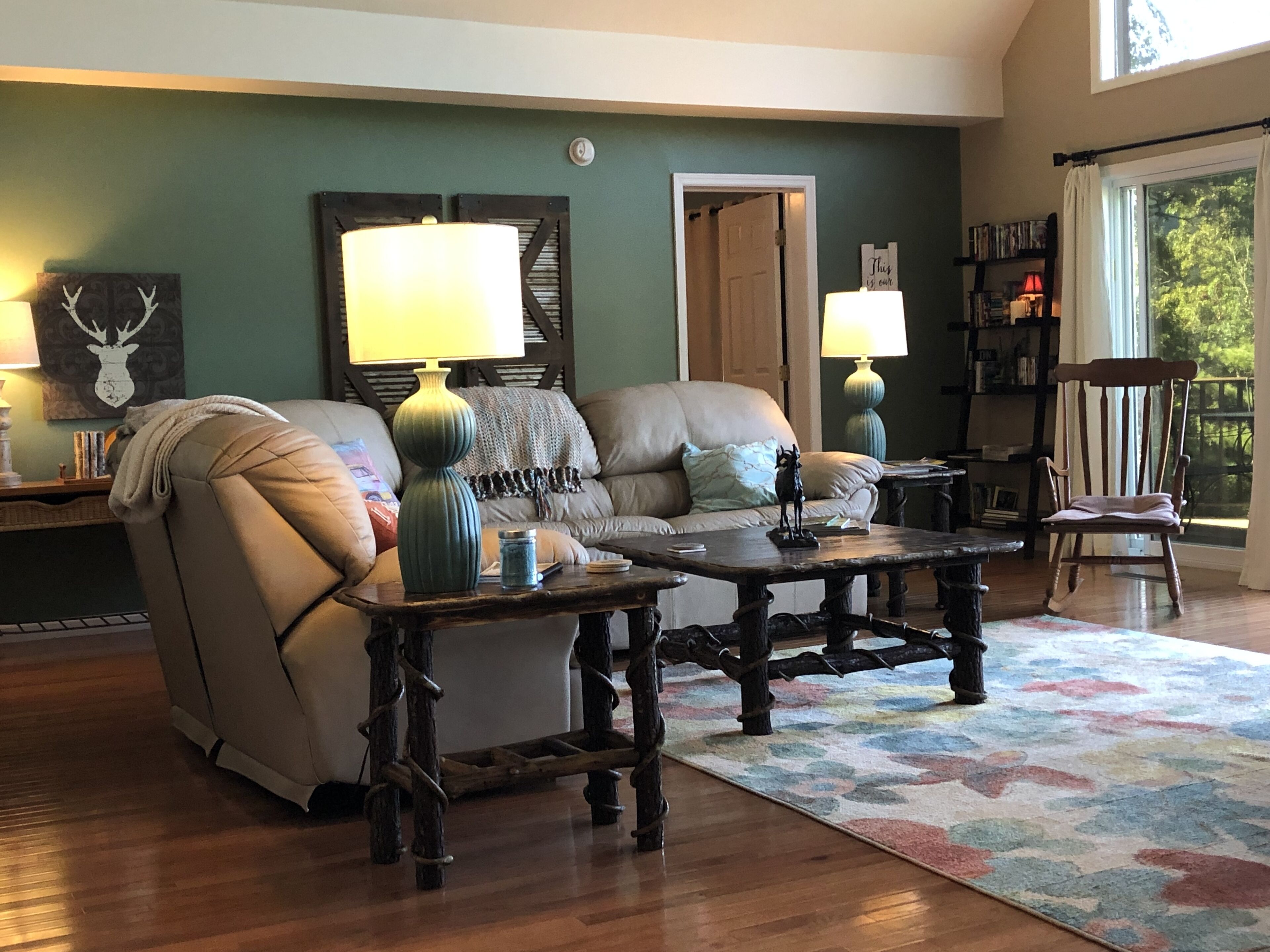 Incredible view 3,400 sf  MTN Retreat. Skee ball. High speed fiber internet.