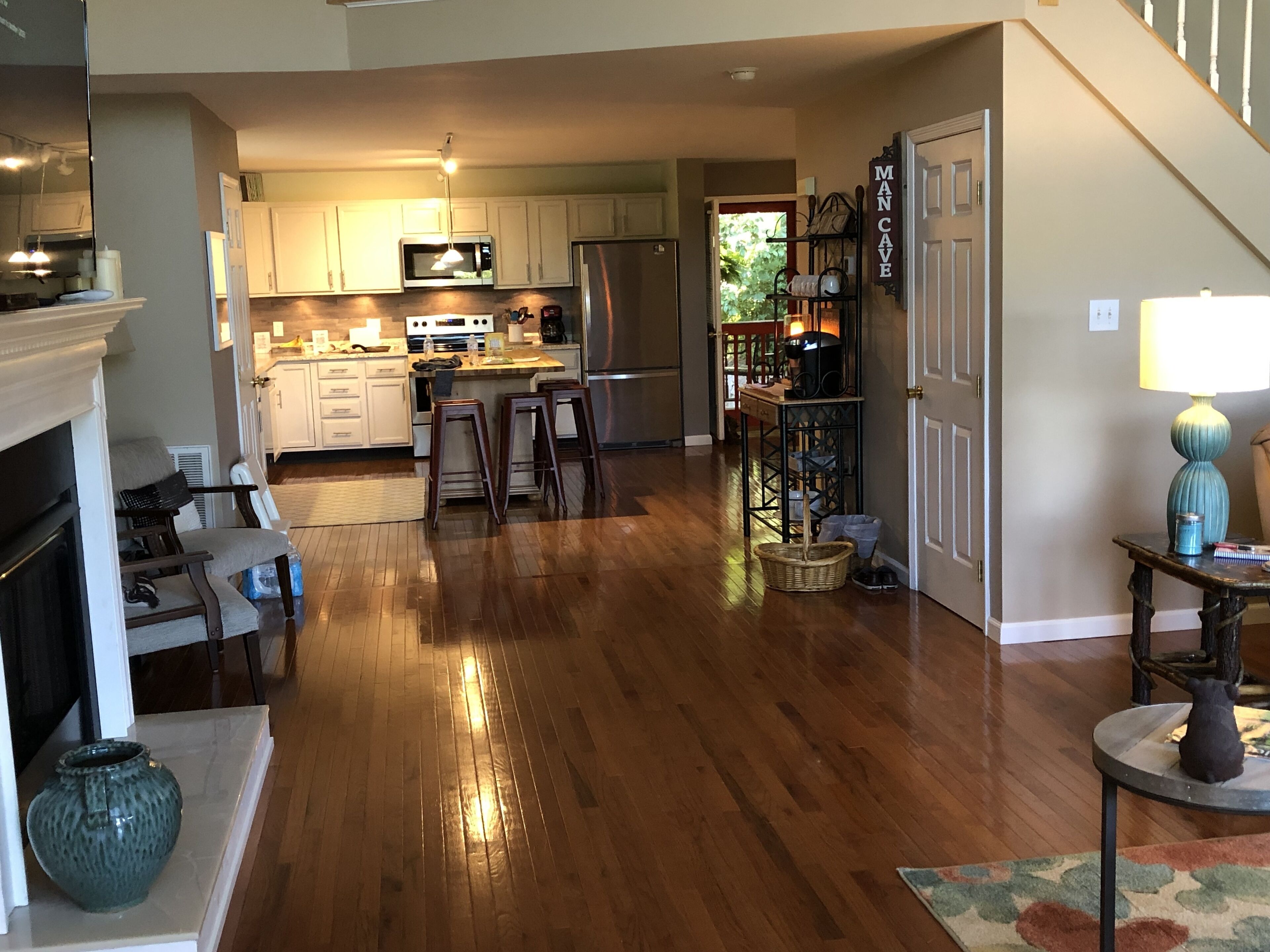 Incredible view 3,400 sf  MTN Retreat. Skee ball. High speed fiber internet.