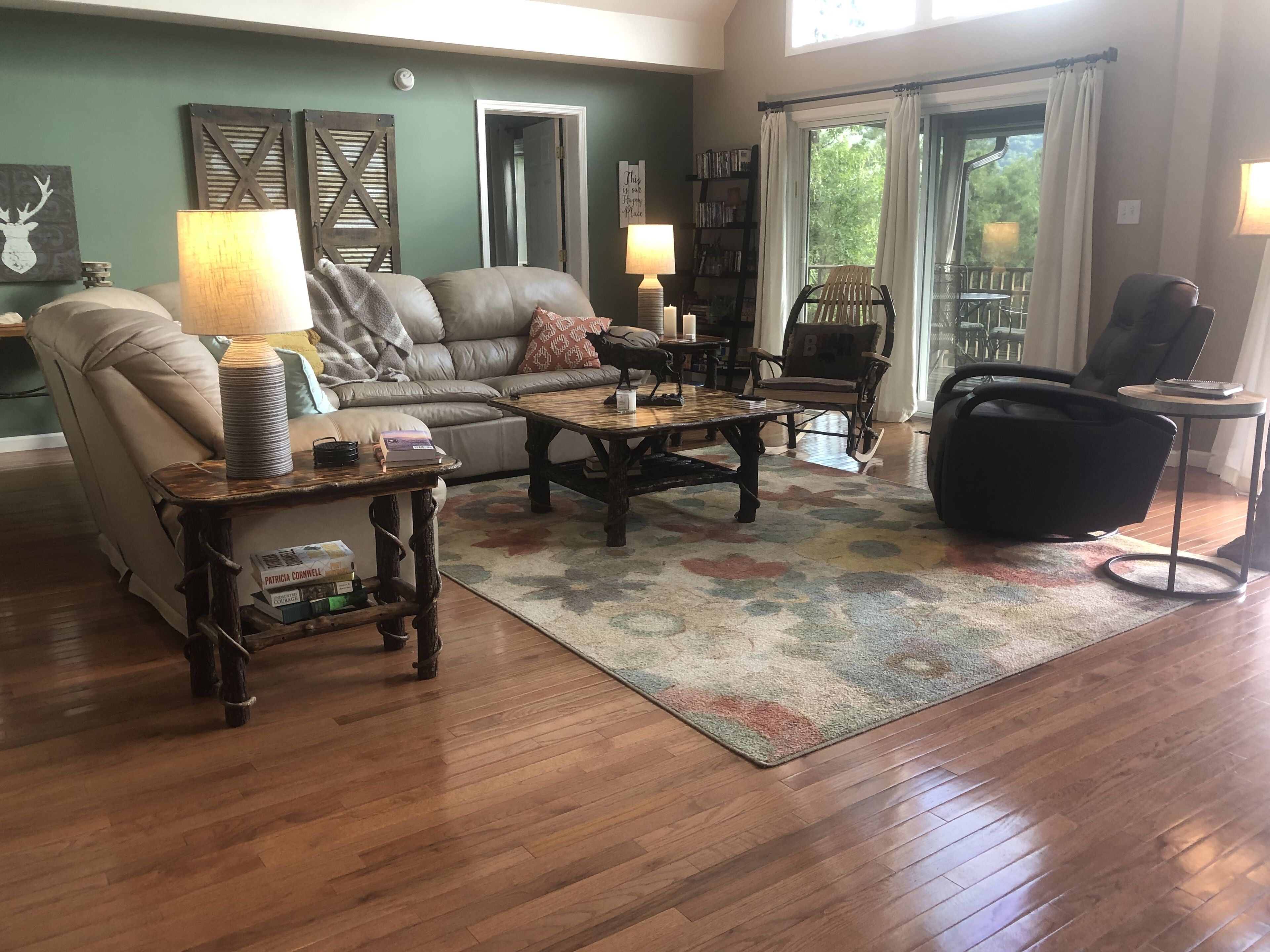 Incredible view 3,400 sf  MTN Retreat. Skee ball. High speed fiber internet.