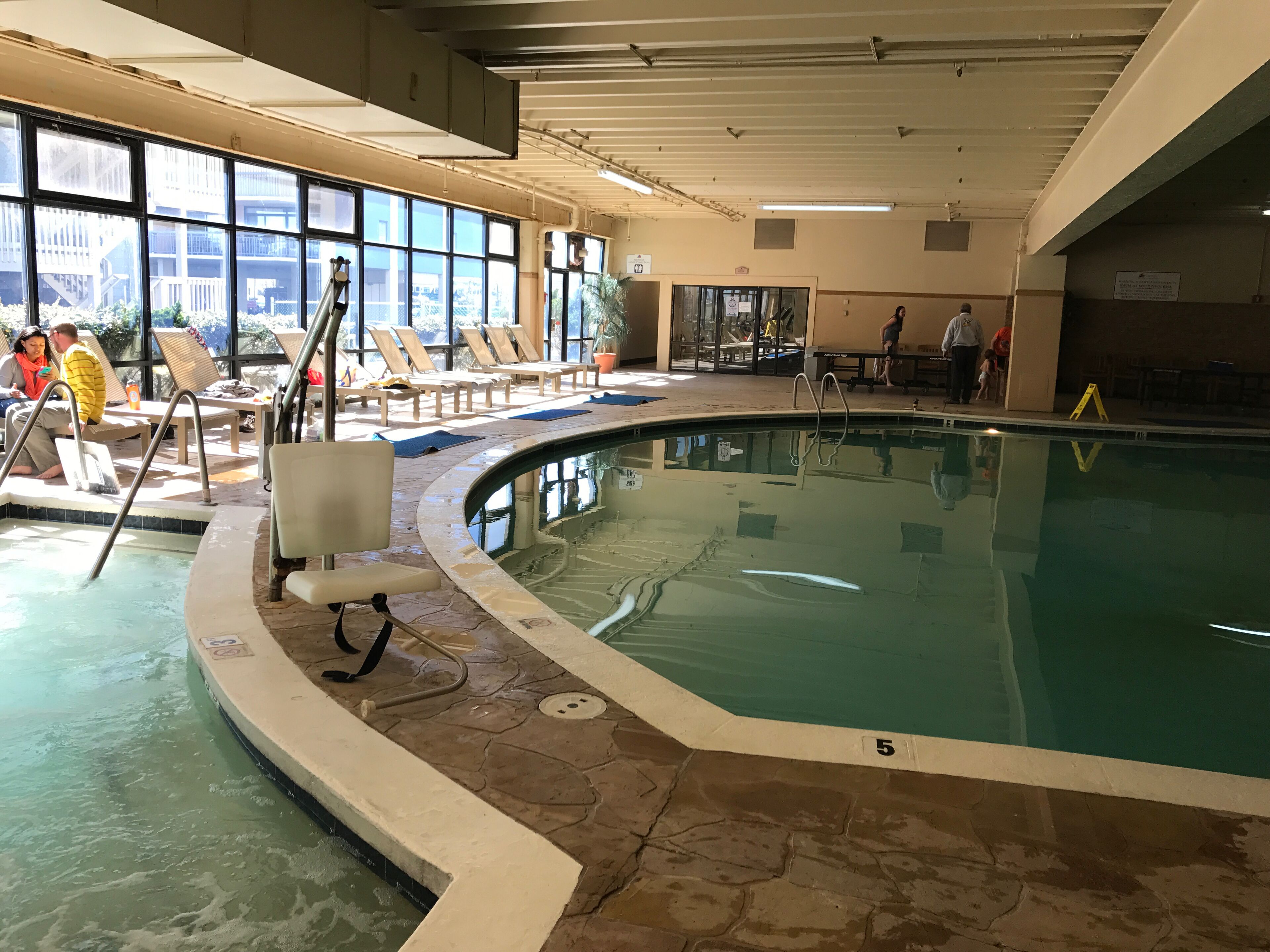 Piscina coperta, piscina all'aperto