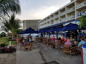Outdoor dining - Direct Oceanfront Condo on 11th Floor with Amazing views of Ocean and Bay (Ocean City)