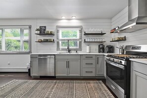 Fridge, microwave, oven, stovetop - Spacious Colonial with streamside access and minutes from popular attractions (Tannersville)