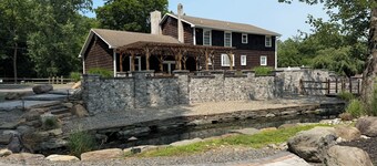 Charming Colonial w/Stream Access Pet Friendly