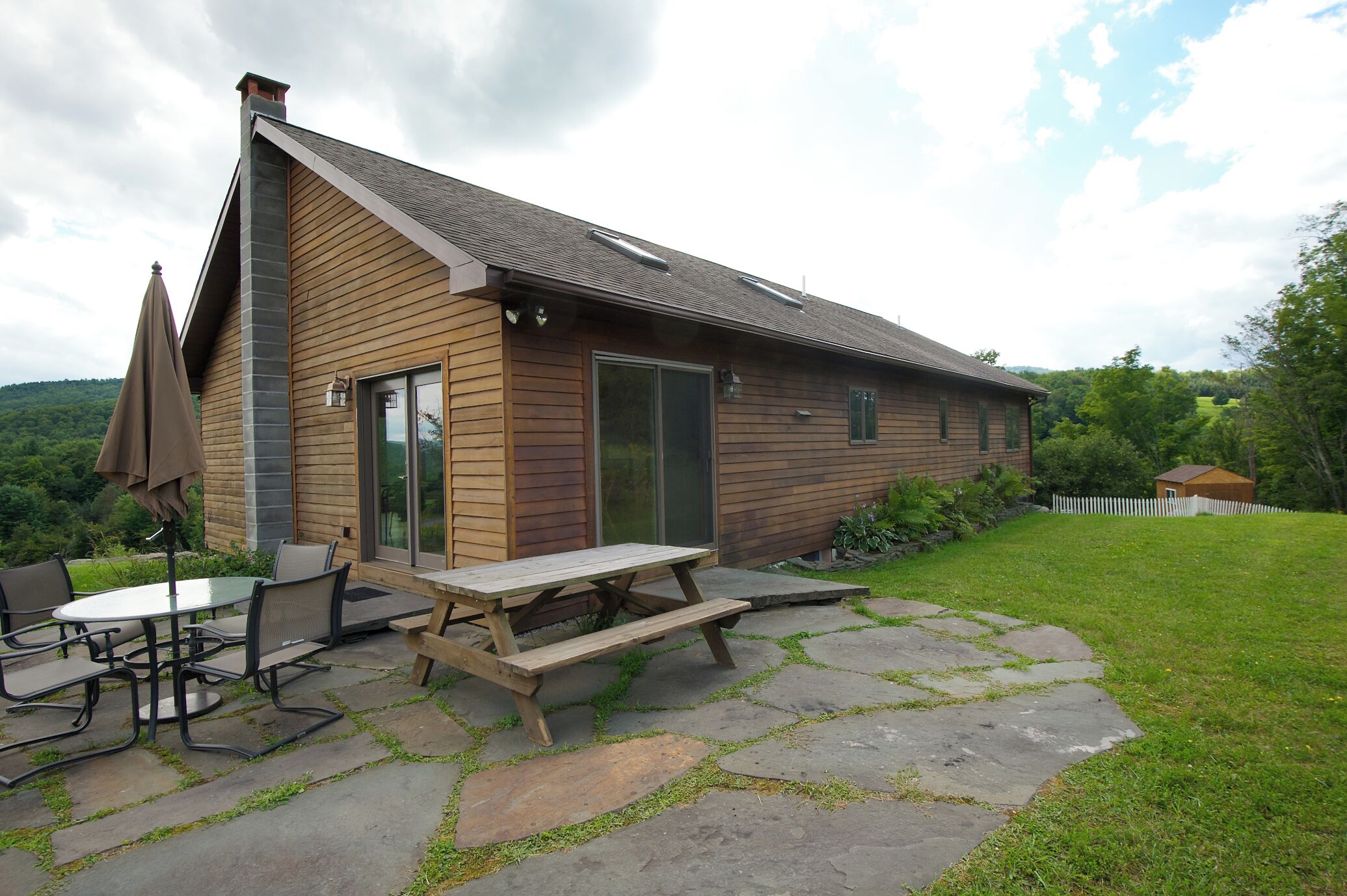 Home on Hill / Mountain Views / FAST Internet / AC / Near Roxbury Wedding Venues