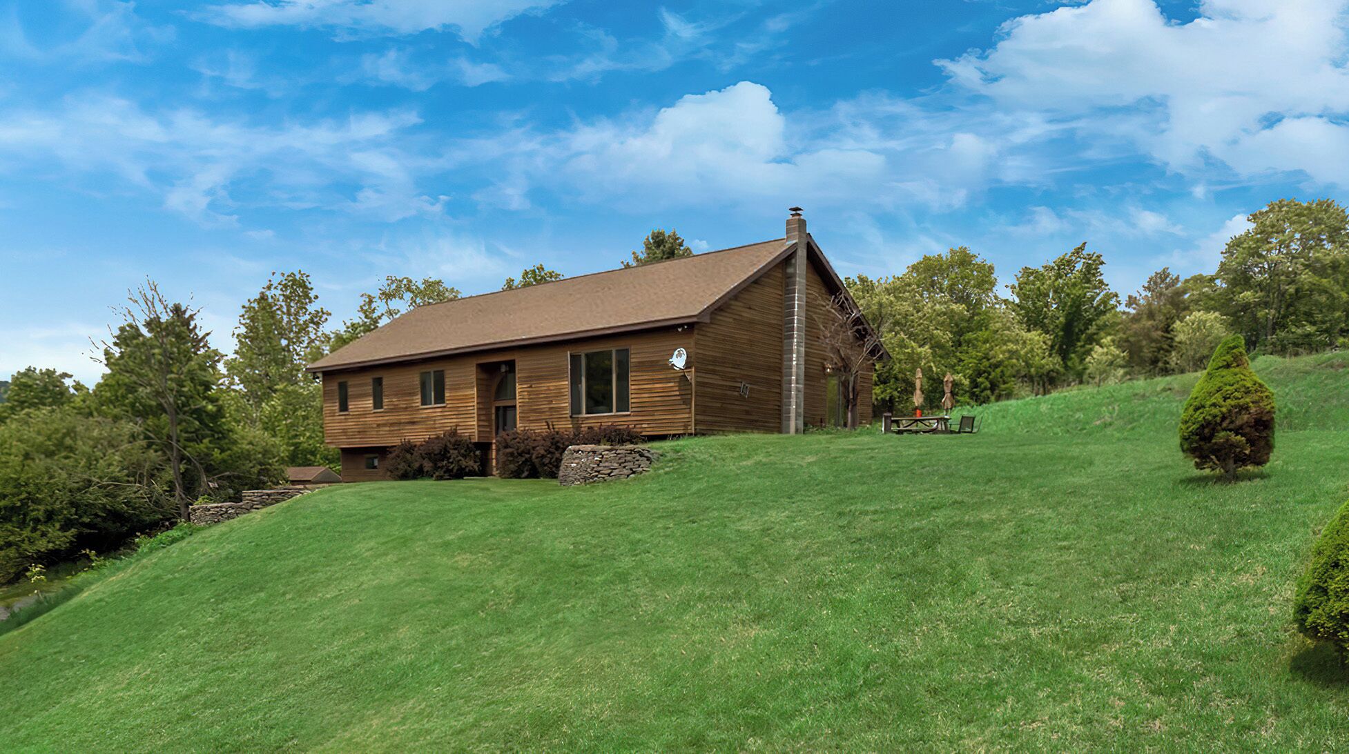 Home on Hill / Mountain Views / FAST Internet / AC / Near Roxbury Wedding Venues