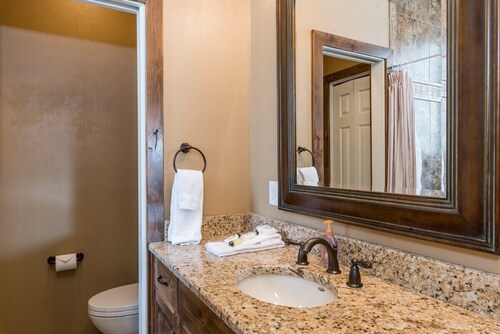 7BR Luxury Sun Valley Retreat with Hot Tub & Game Room