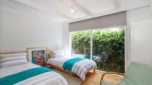 4 عدّة غرف نوم ومكواة/لوح كي