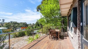 Outdoor dining - Idyllic Ingram - Anglesea (Anglesea)