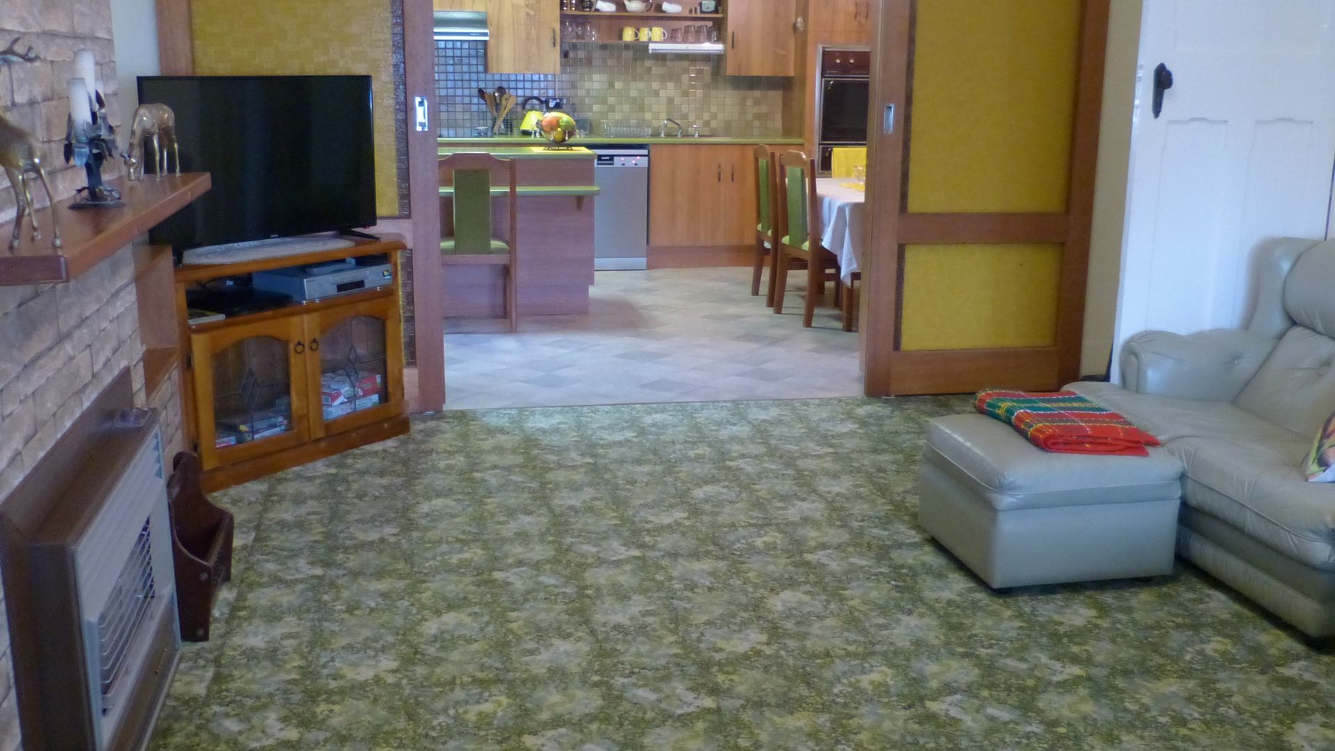 Location Location Location \nClosing for Renos 6th May - Sept 6th \nour apologies — image 11