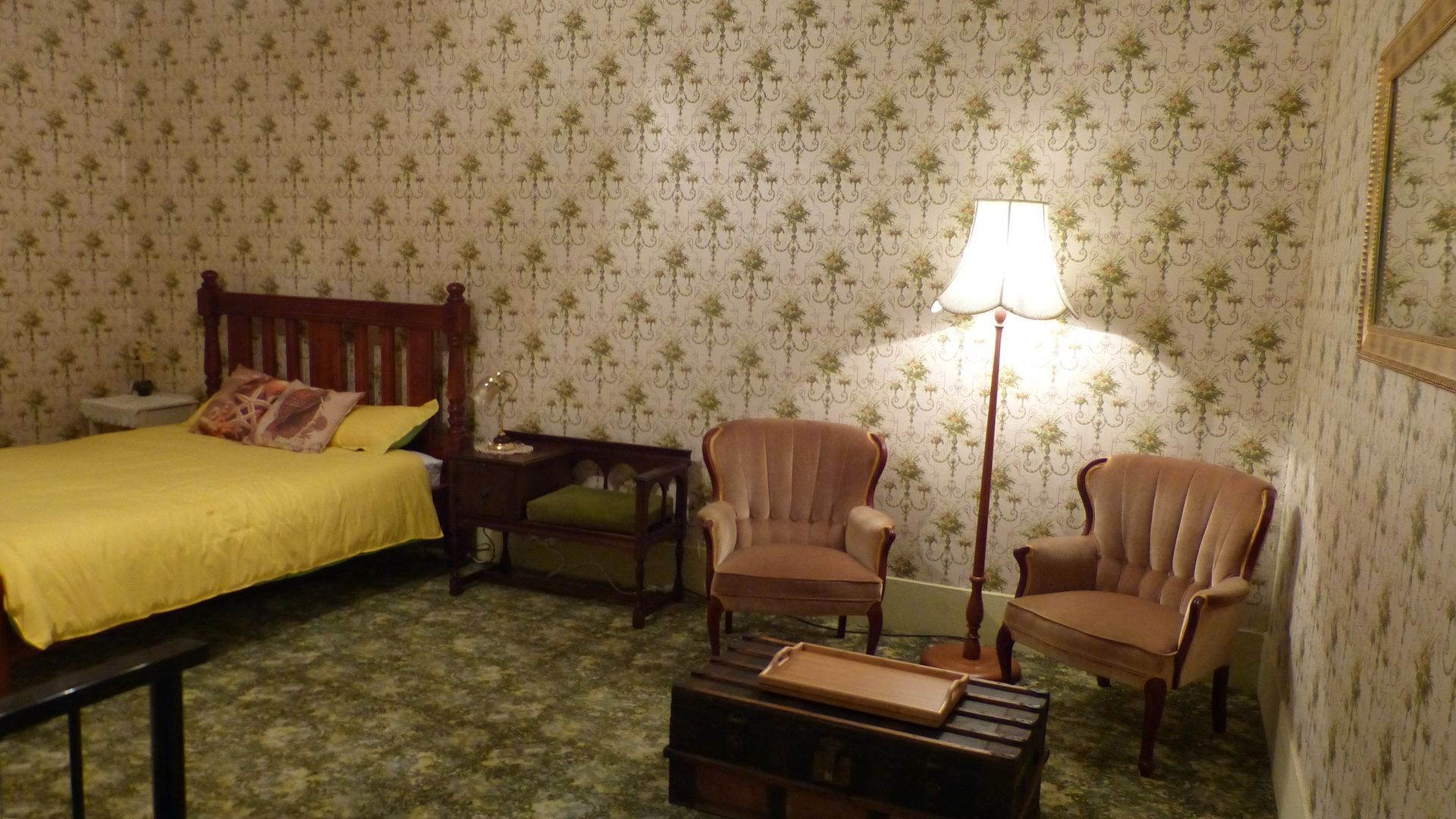 Location Location Location \nClosing for Renos 6th May - Sept 6th \nour apologies — image 16