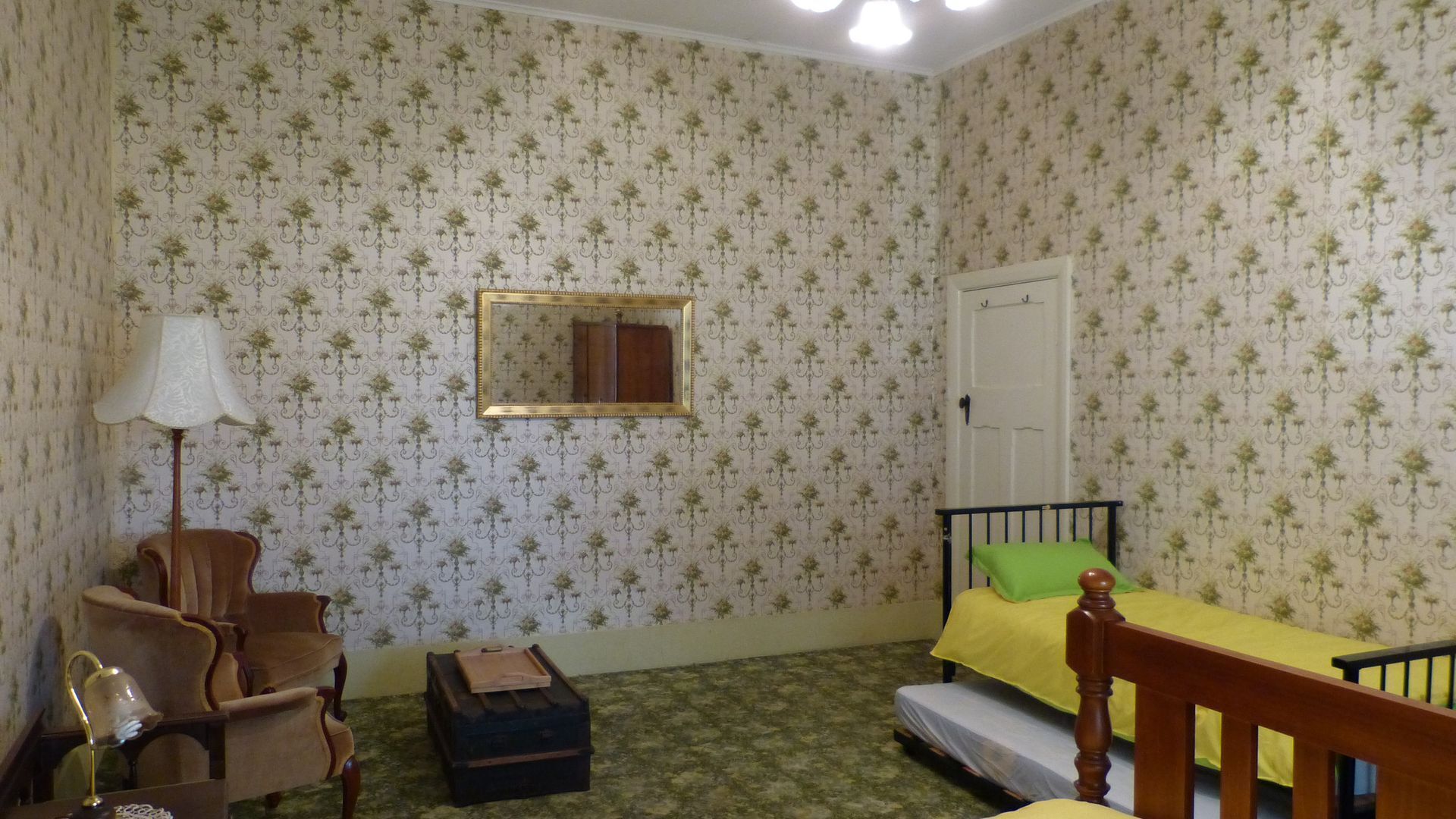 Location Location Location \nClosing for Renos 6th May - Sept 6th \nour apologies — image 14