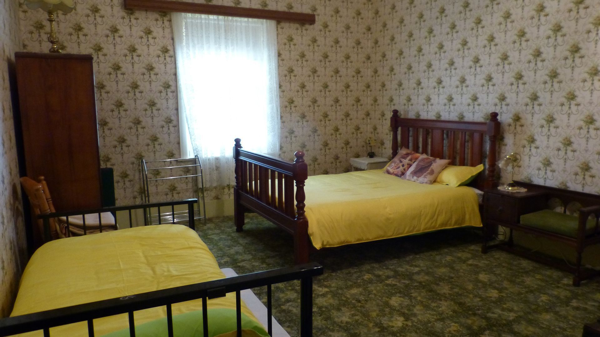 Location Location Location \nClosing for Renos 6th May - Sept 6th \nour apologies — image 15