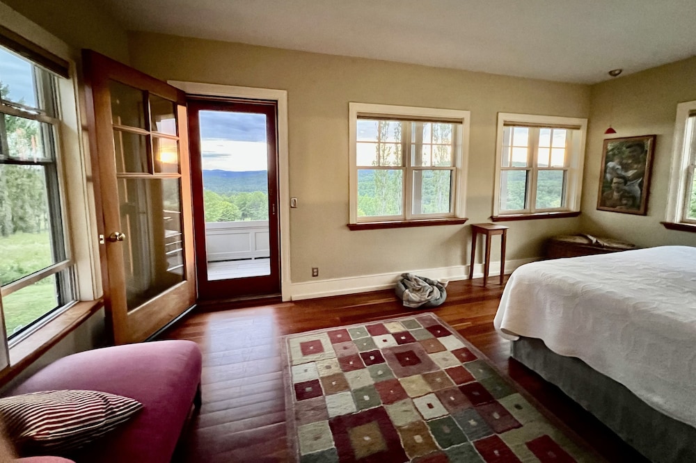 Gorgeous VT Views/Unique Art Loft