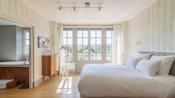 6 Schlafzimmer, Schreibtisch, BĂŒgeleisen/BĂŒgelbrett, kostenloses WLAN