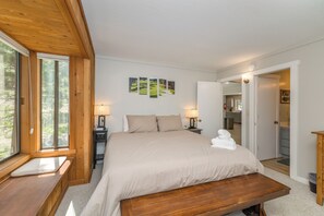 4 bedrooms, desk, iron/ironing board, free WiFi