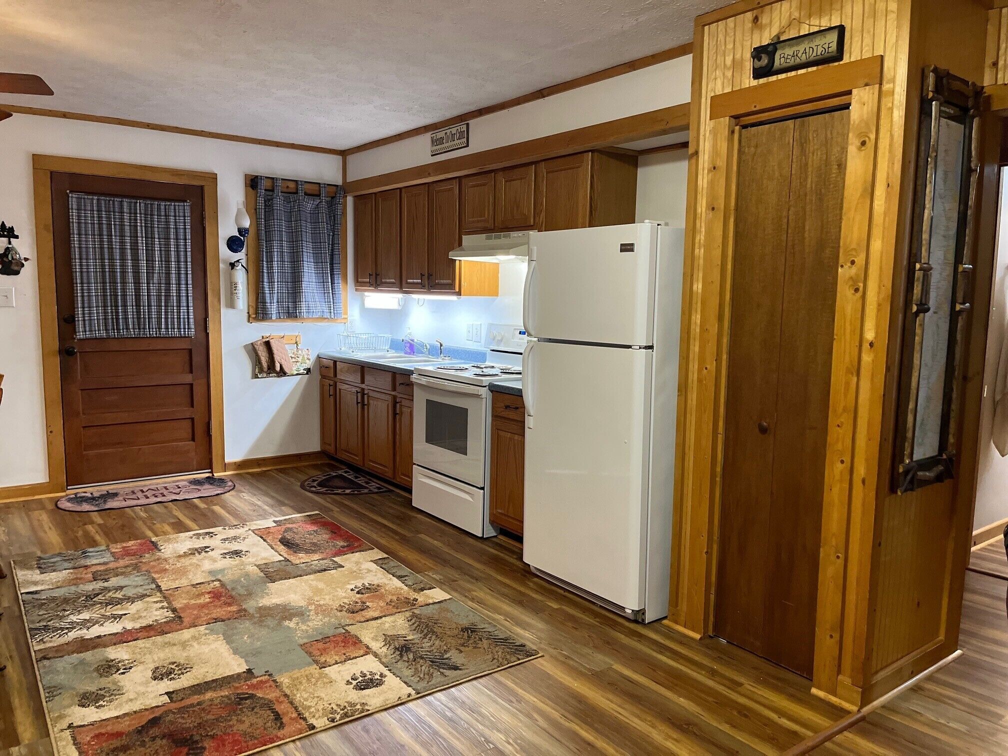 SEE THE LEAVES THIS WEEKEND! LAST MINUTE CANCELLATION! 3 DAY WEEKEND SPECIAL!  