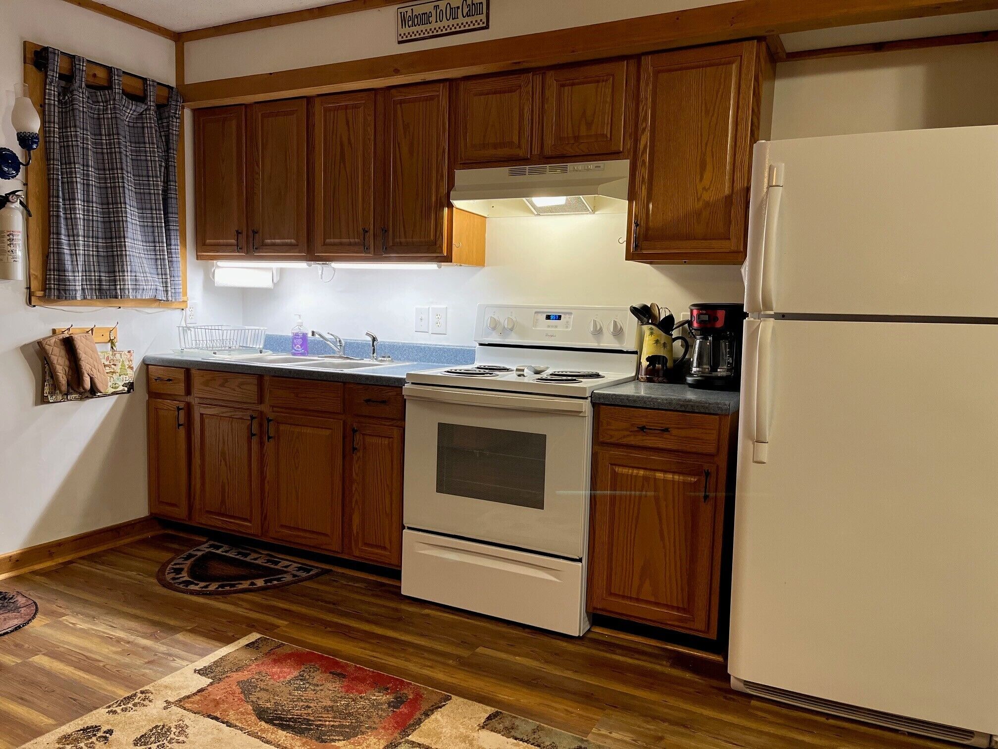 SEE THE LEAVES THIS WEEKEND! LAST MINUTE CANCELLATION! 3 DAY WEEKEND SPECIAL!  