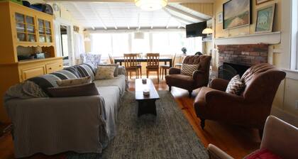 4BR historic cottage on Pamet & Cape Cod Bay. Kayak heaven. WIFI. Washer dryer.