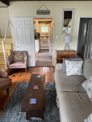 Smart-TV, peis og bøker