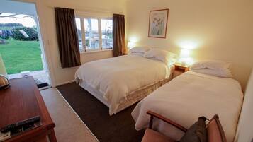 Iron/ironing board, WiFi, bed sheets