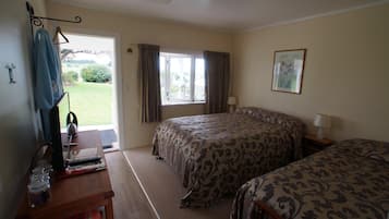 Silitysrauta/-lauta, Wi-Fi, vuodevaatteet