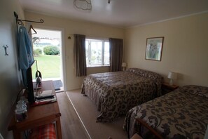 Silitysrauta/-lauta, Wi-Fi, vuodevaatteet