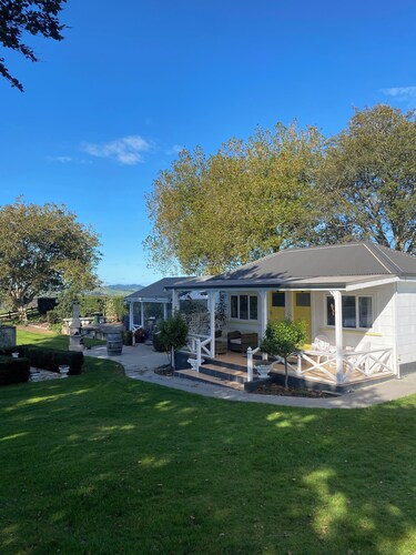 Karapiro Tui Cottage,  1 of 3 in a country garden bordering a native reserve