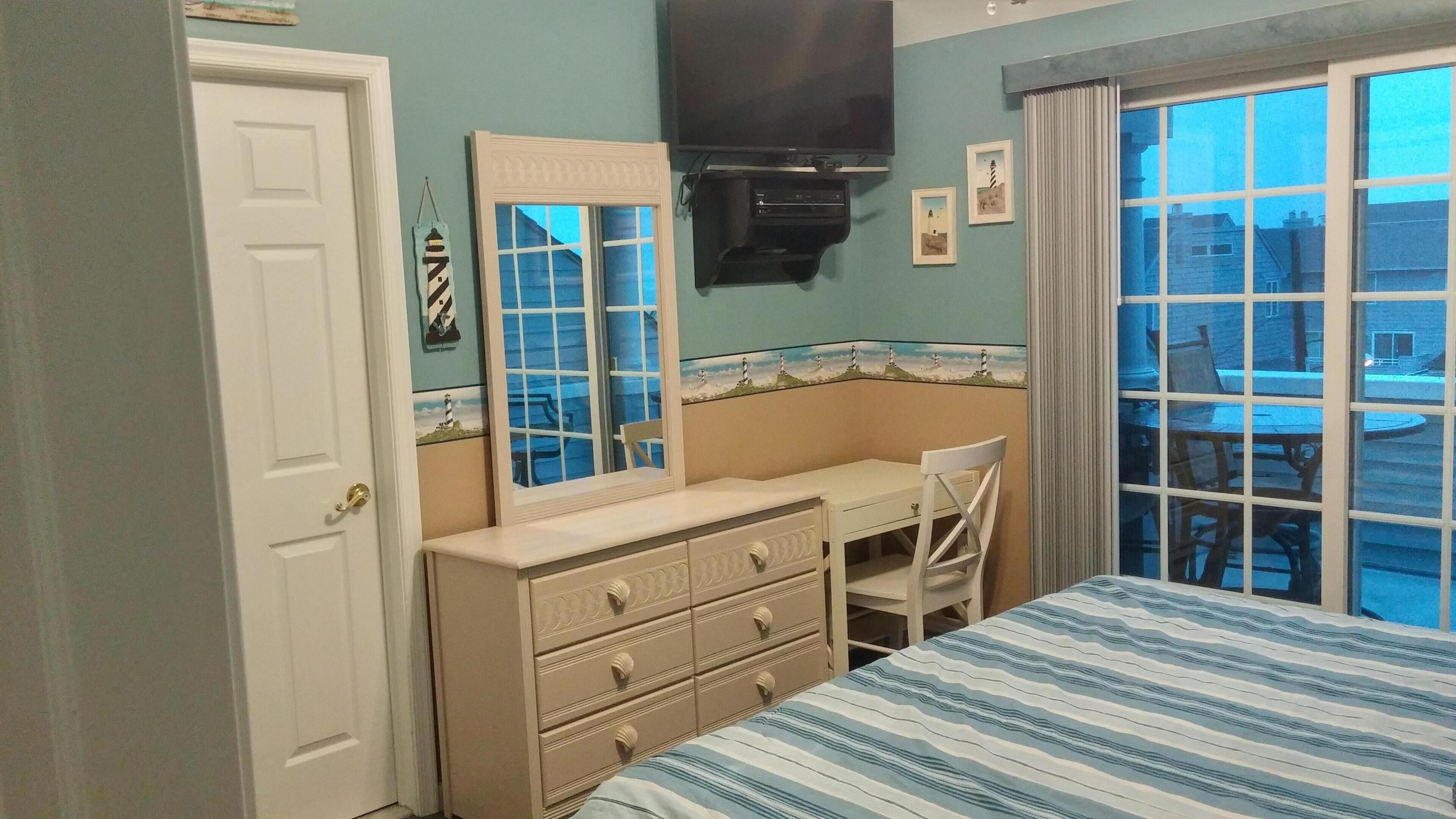 One House From Beach On 3rd Street With Ocean Views