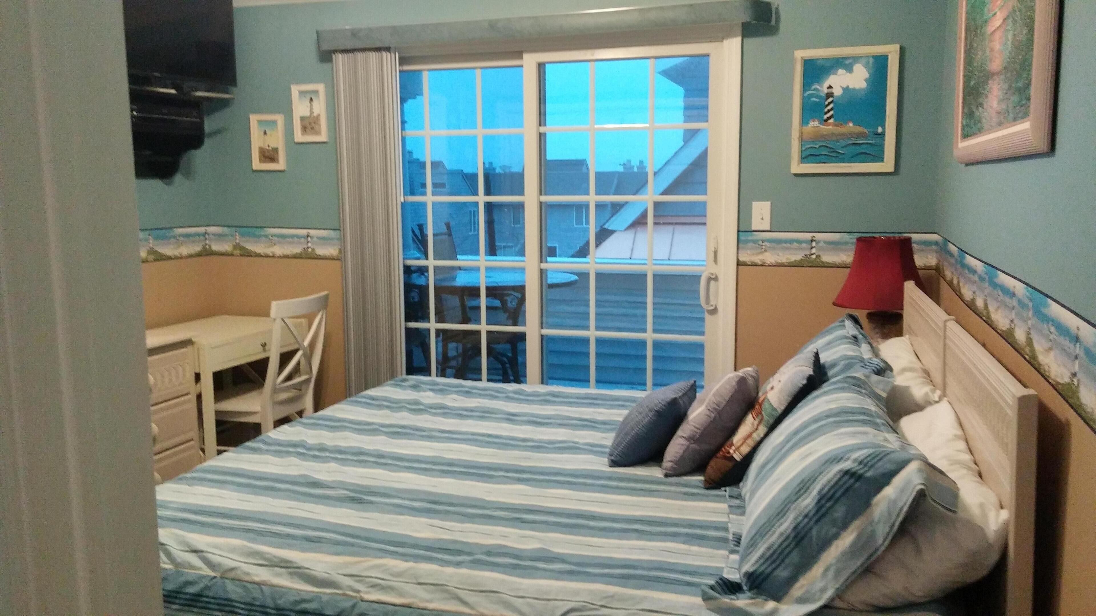 One House From Beach On 3rd Street With Ocean Views