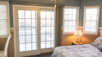 5 bedrooms, desk, iron/ironing board, WiFi