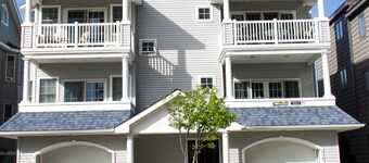 One House From Beach On 3rd Street With Ocean Views