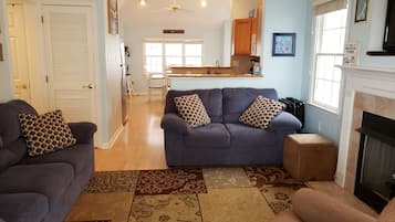 Smart TV, fireplace, DVD player