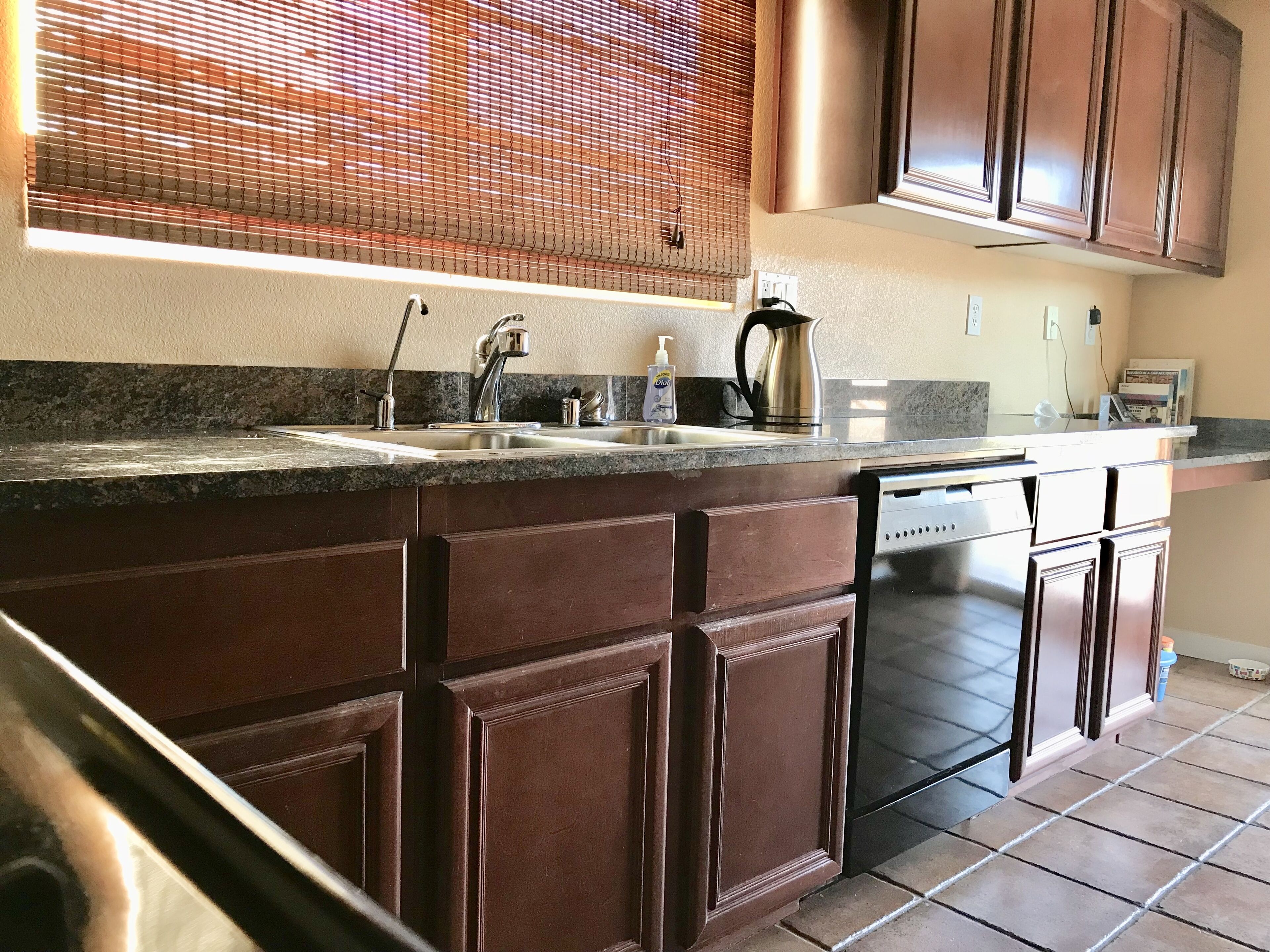 ✔ Desert Oasis ★ Pool ★ 3 BDRM ★ MSTR KING BED ★ Stocked KITCHEN ★ EV Charger