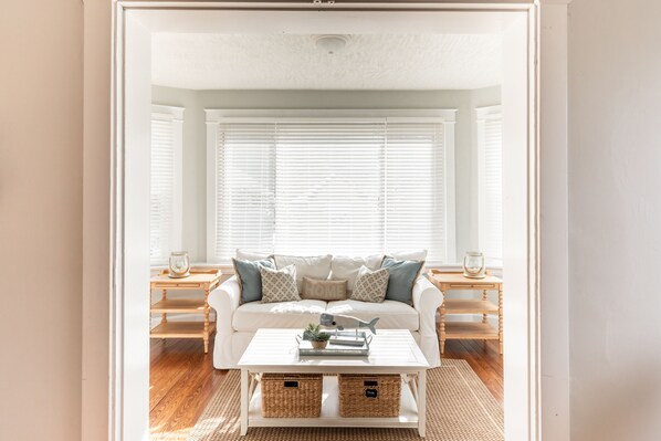 Smart TV, DVD player, stereo