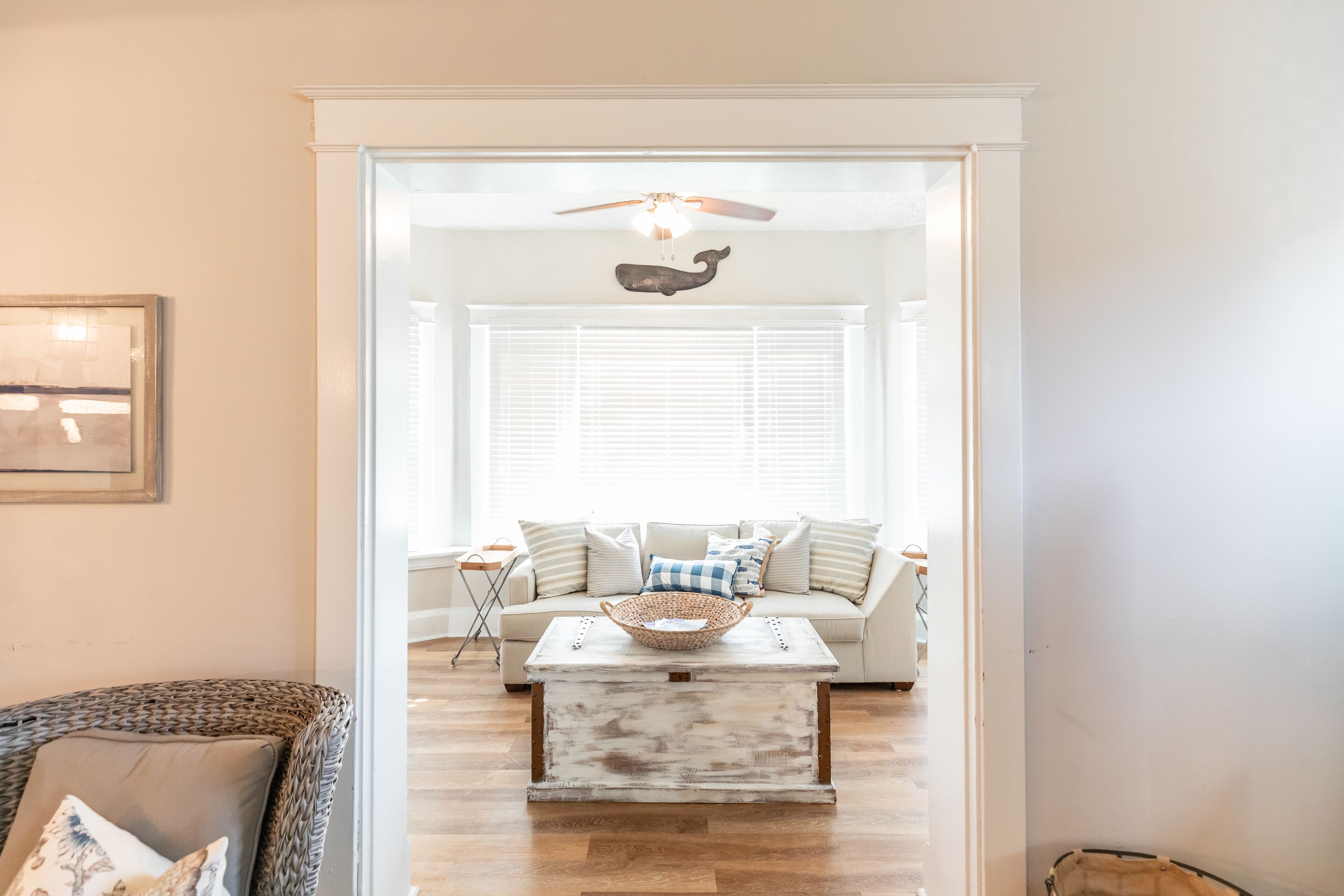 The Gray Whale. 6 BR 3 Baths. Three miles to Downtown Cincinnati. Sleeps 18+