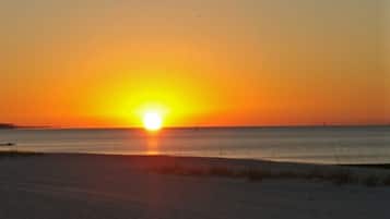 Beach nearby, sun loungers, beach towels
