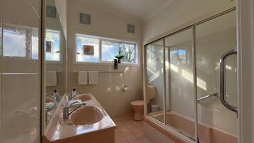 Combined shower/bathtub, hair dryer, towels, soap