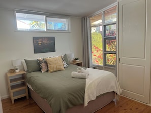 3 chambres, fer et planche à repasser, lit de bébé portatif