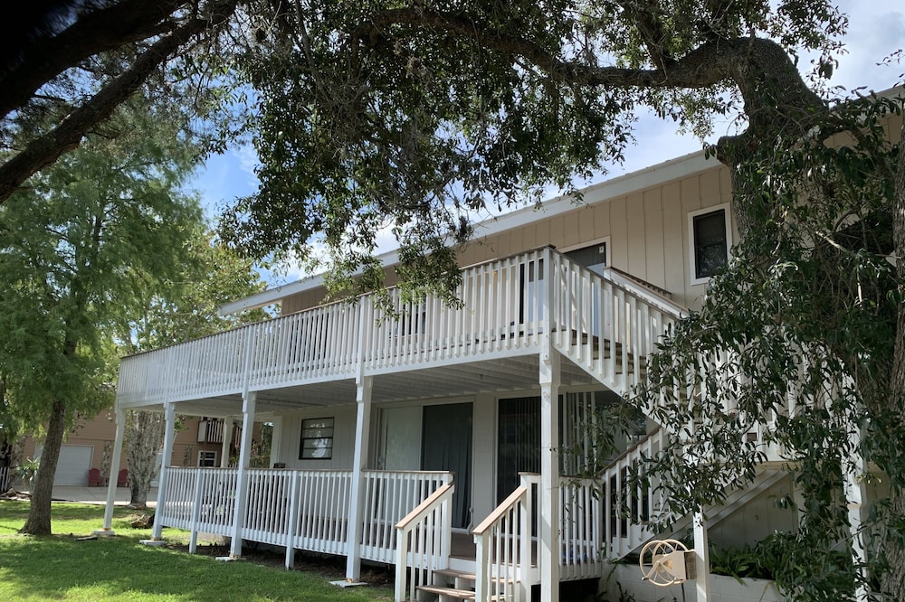 3400 sf Stilt Home Retreat of Gated Privacy on Homosassa Peninsula